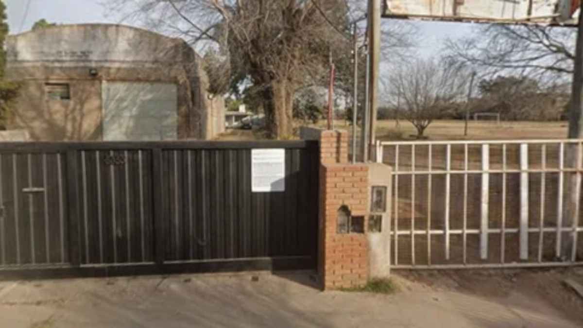 El joven se descompensó en plena cancha durante un partido amateur y murió pese a las maniobras de reanimación.