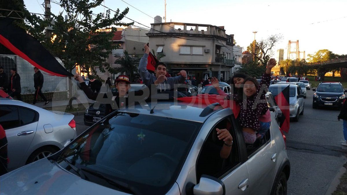 La emoción de los sabaleros por toda la ciudad este domingo.