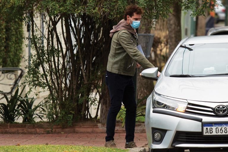 Gonzalo Valenzuela provocó los celos de la pareja de Juana Viale, según informó Paparazzi.