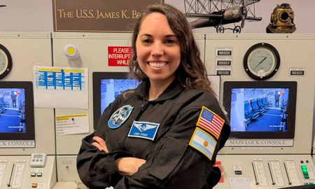 Lorna Evans, médica argentina que tras graduarse en la UBA y formarse como piloto, hoy lidera investigaciones en la NASA para garantizar la salud de los astronautas en el espacio. Lorna Evans, médica argentina que tras graduarse en la UBA y formarse como piloto, hoy lidera investigaciones en la NASA para garantizar la salud de los astronautas en el espacio.