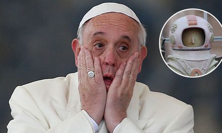El Vaticano armó un pesebre posmoderno y las imágenes impactaron a los fieles. El Vaticano armó un pesebre posmoderno y las imágenes impactaron a los fieles.