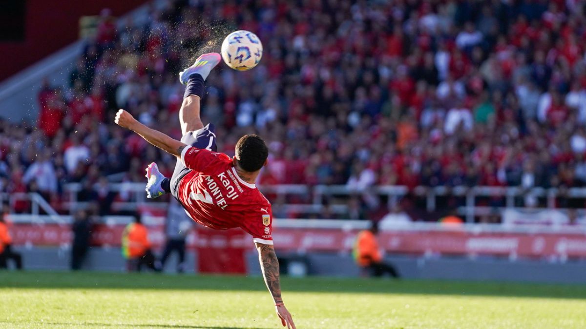Santiago Montiel ganó el Premio Puskás y desató el orgullo de Independiente