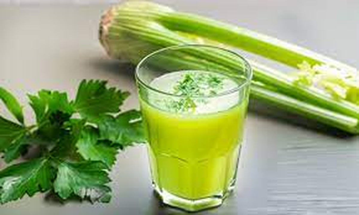 El apio es una fuente rica de vitaminas y minerales esenciales. El apio es una fuente rica de vitaminas y minerales esenciales.