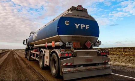 El balance financiero de YPF del primer trimestre de 2026 generó un fuerte entusiasmo en el Gobierno nacional, que lo calificó como un hito sin precedentes para la petrolera de mayoría estatal. El balance financiero de YPF del primer trimestre de 2026 generó un fuerte entusiasmo en el Gobierno nacional, que lo calificó como un hito sin precedentes para la petrolera de mayoría estatal.
