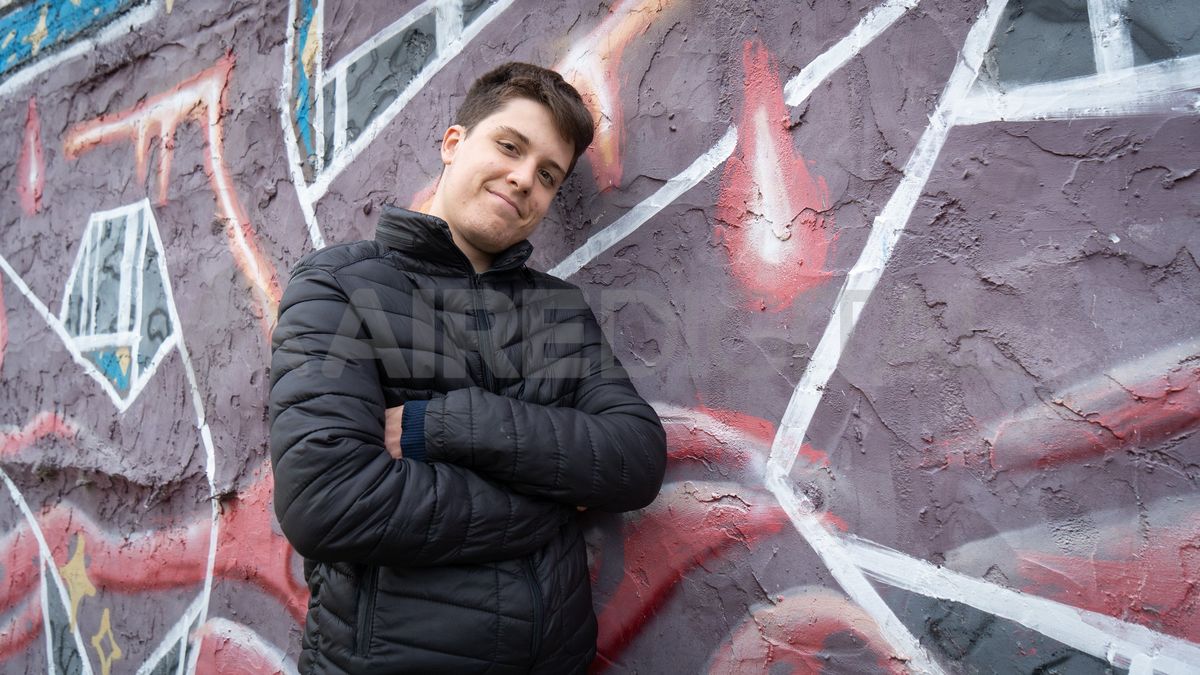 La historia de Máximo pone de manifiesto la realidad de muchos alumnos que, desde sus diferencias, desafían e invitan a repensar el sistema educativo tradicional. La historia de Máximo pone de manifiesto la realidad de muchos alumnos que, desde sus diferencias, desafían e invitan a repensar el sistema educativo tradicional.