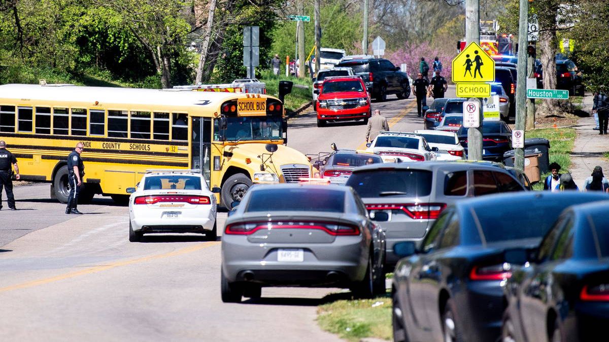 El Departamento de Policía de Knoxville indicó que el hecho tuvo lugar en la escuela secundaria Austin-East Magnet.