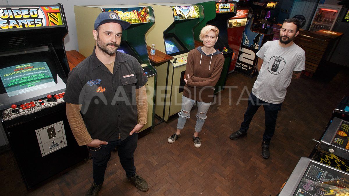 Los fundadores de Insert Coin Nights son tres amigos que cocinan y atienden ellos mismos el Barcade.&nbsp;