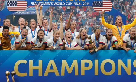 284 millones de euros recibió Francia por albergar la Copa Mundial Femenina. 284 millones de euros recibió Francia por albergar la Copa Mundial Femenina.