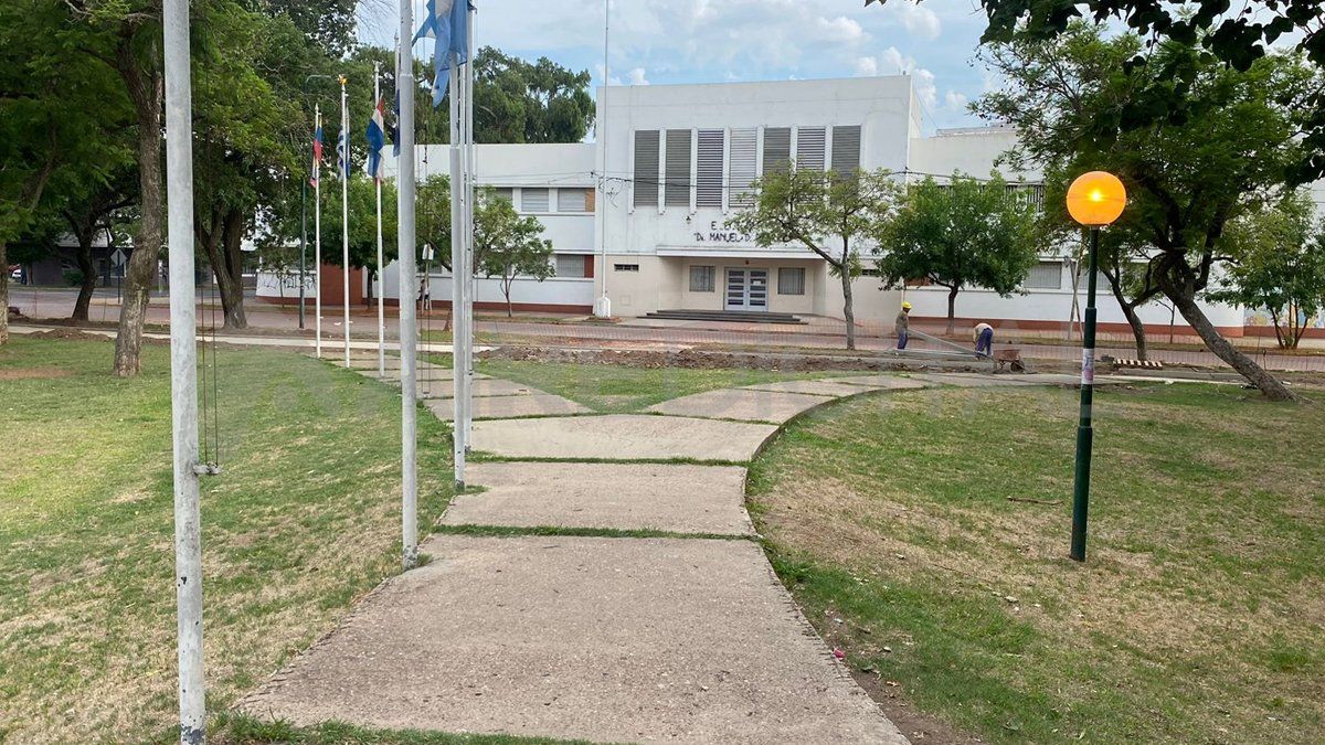 En la Plaza de las Banderas se recuperará el puente y se construirán nuevas veredas.
