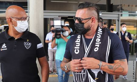 Antonio Turco Mohamed llegó a Brasil para asumir el cargo de DT del Atlético Mineiro, actual monarca del fútbol de aquel país. Antonio Turco Mohamed llegó a Brasil para asumir el cargo de DT del Atlético Mineiro, actual monarca del fútbol de aquel país.