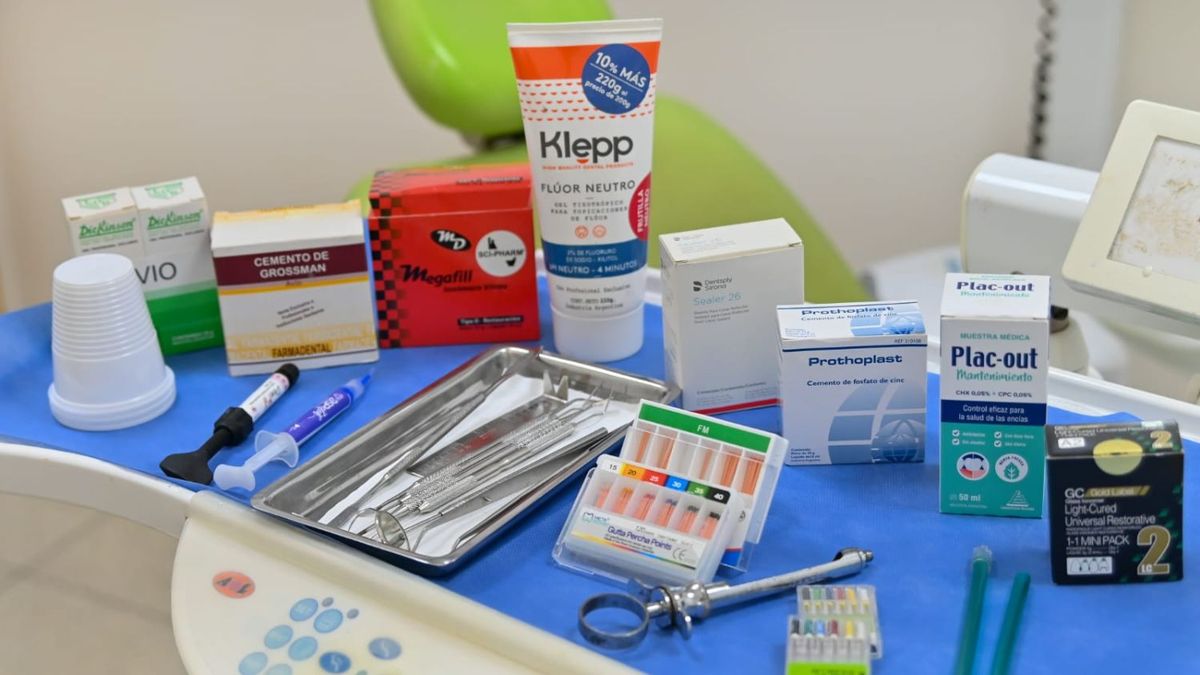 El Gobierno de Santa Fe invirtió más de $650 millones en equipamiento odontológico para centros de salud de toda la provincia. El Gobierno de Santa Fe invirtió más de $650 millones en equipamiento odontológico para centros de salud de toda la provincia.