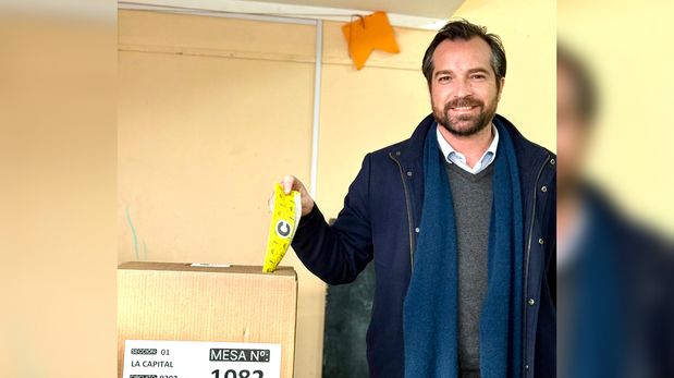 El mandatario votó en la escuela Francisco Castellanos de Santo Tomé.&nbsp;