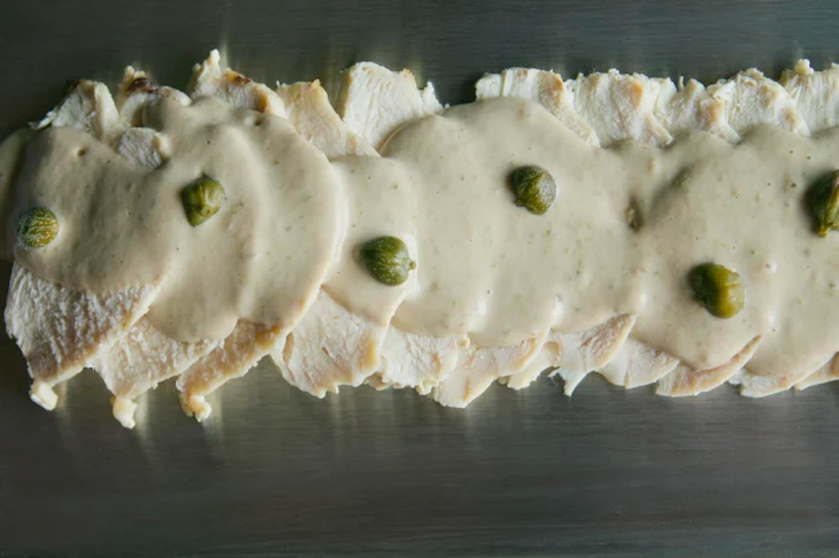Una de las participantes de MasterChef presentó una original receta de vitel tonatto de pollo.
