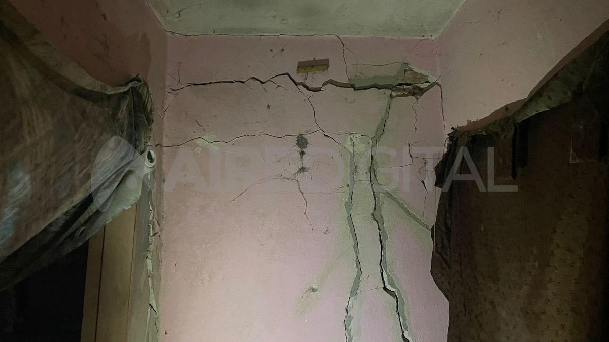 El mal estado de las paredes denota que hace falta una refacción integral de todos los departamentos.