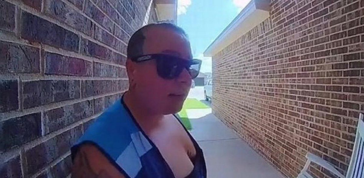 Video viral: una repartidora le podría haber salvado la vida de una mujer luego de darle un consejo.