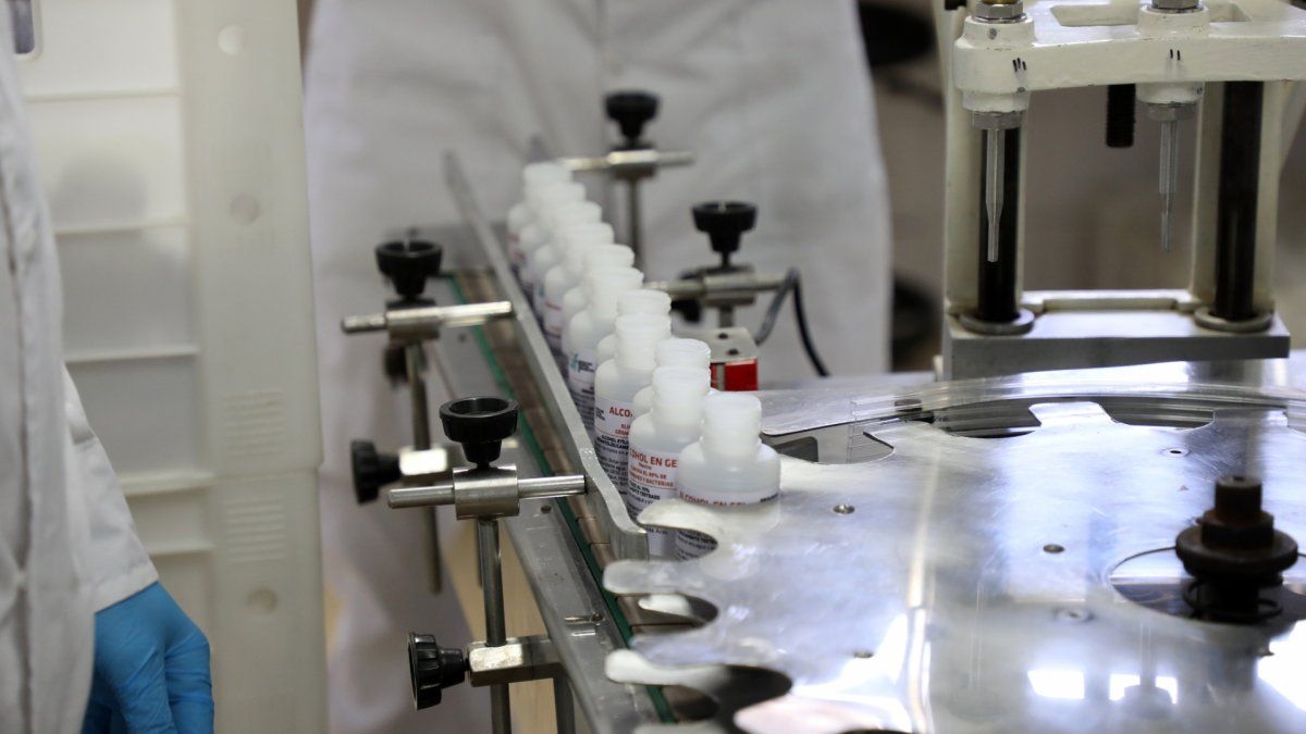 Coronavirus: el LIF ya produce alcohol en gel para todo el sistema de salud provincial