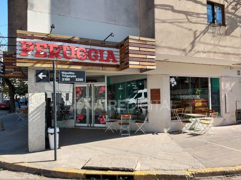 Tras encerrar a los empleados en el baño, robaron la heladeria Peruggia