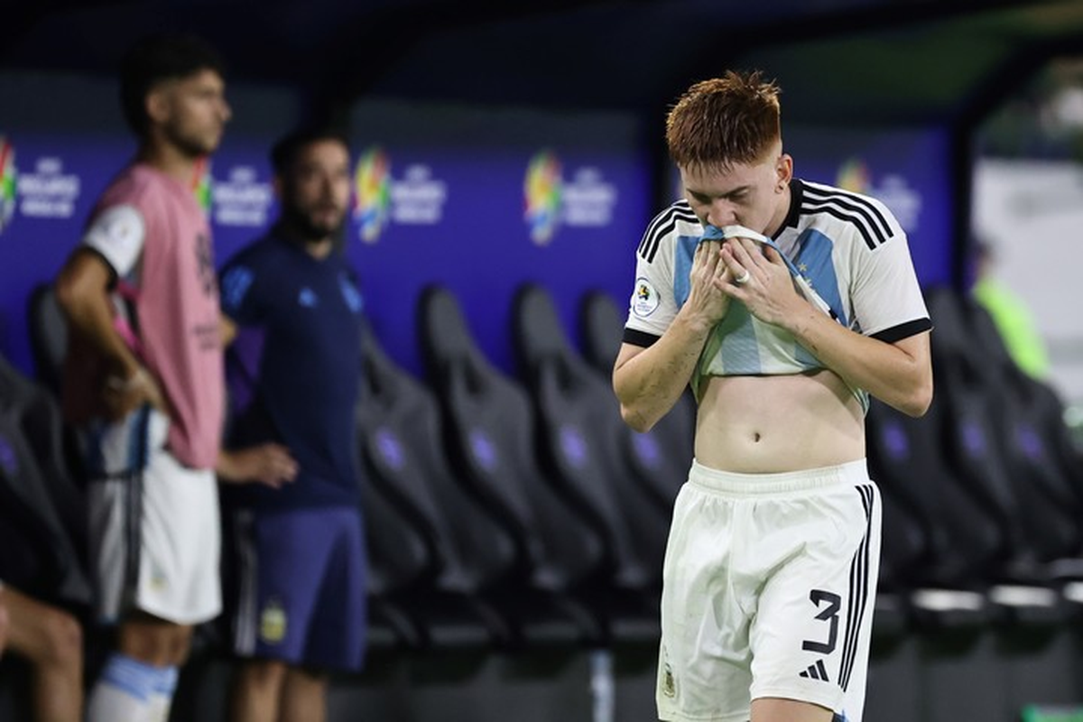 Argentina, con dos cambios obligados para enfrentar a Paraguay por las expulsiones de Barco y Luján. Argentina, con dos cambios obligados para enfrentar a Paraguay por las expulsiones de Barco y Luján.