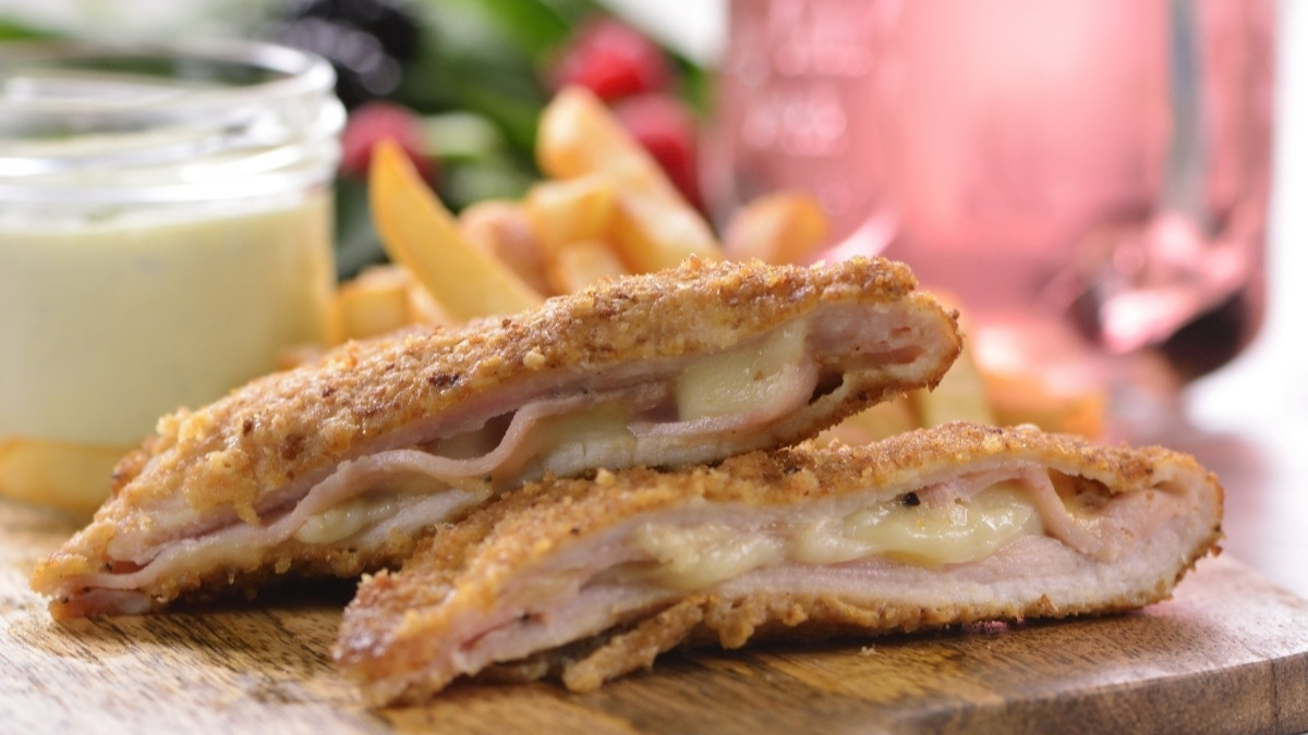 Las milanesas de pollo rellenas son una de las comidas argentinas más ricas y fáciles de preparar en casa. Las milanesas de pollo rellenas son una de las comidas argentinas más ricas y fáciles de preparar en casa.