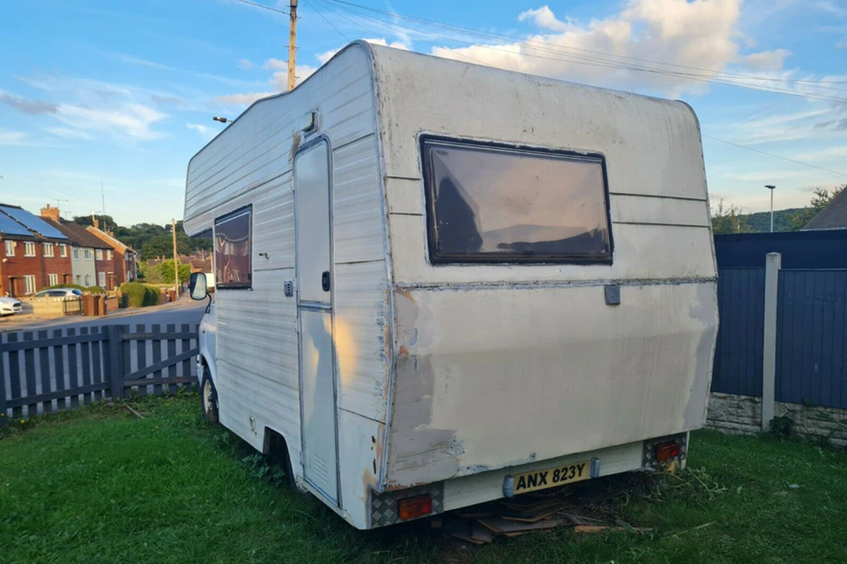 El hombre consideró que el auto es un recuerdo por sus