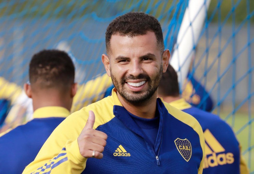 Edwin Cardona se lesionó y está en duda para disputar el Superclásico ante River por la Copa de la Liga.
