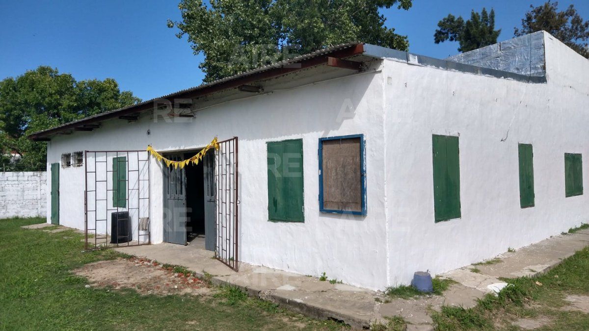 Hace 18 días que la capilla de La Guardia no tiene luz porque les robaron los cables.