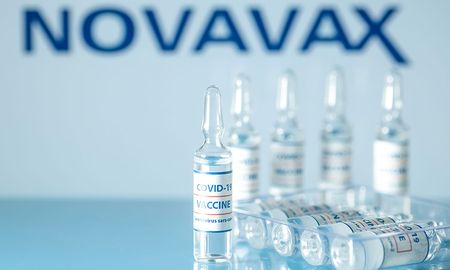 Esta vacuna es extremadamente eficaz y ofrece una protección completa contra la infección por covid-19, tanto moderada como grave. Esta vacuna es extremadamente eficaz y ofrece una protección completa contra la infección por covid-19, tanto moderada como grave.