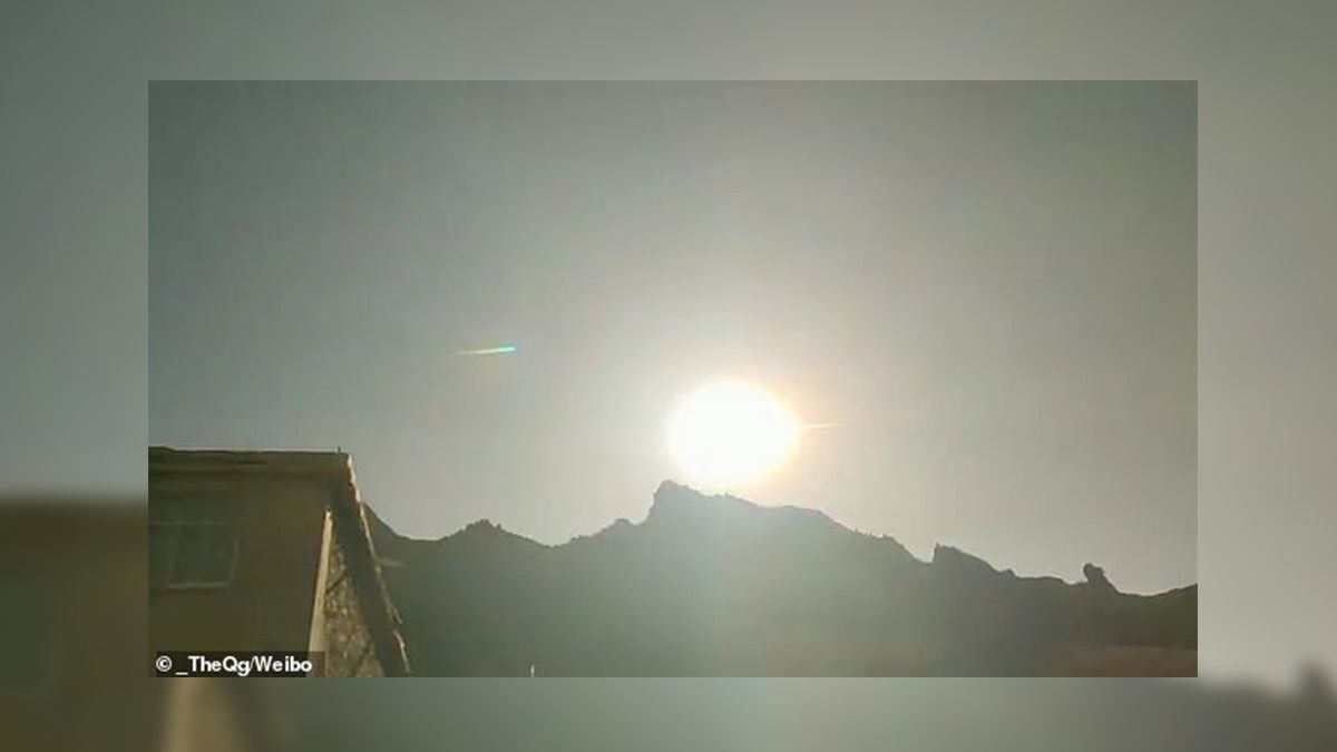 La bola de fuego gigante fue vista destellando en el cielo sobre Nangqian en China esta mañana