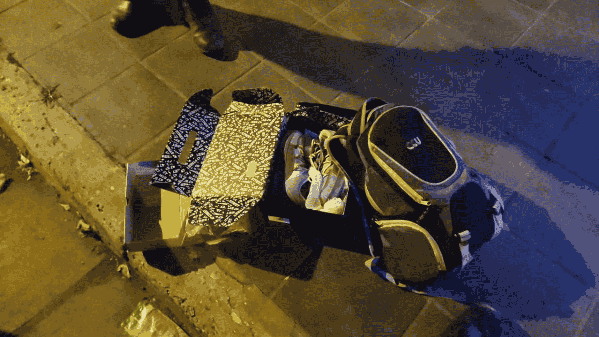 Los elementos recuperados por la policía tras la detención del ladrón Los elementos recuperados por la policía tras la detención del ladrón