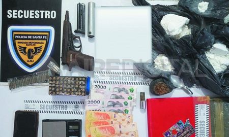 Los elementos se encontraban dentro de una mochila secuestrada por la policía. Los elementos se encontraban dentro de una mochila secuestrada por la policía.