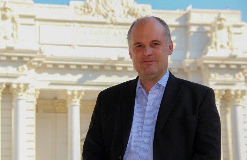 Promueven que no pueda fumarse en espacios públicos abiertos