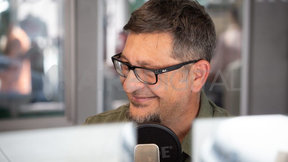 Germán de los Santos anticipó en el viejo estudio de AIRE los ejes de su cobertura de la guerra entre Ucrania y Rusia.