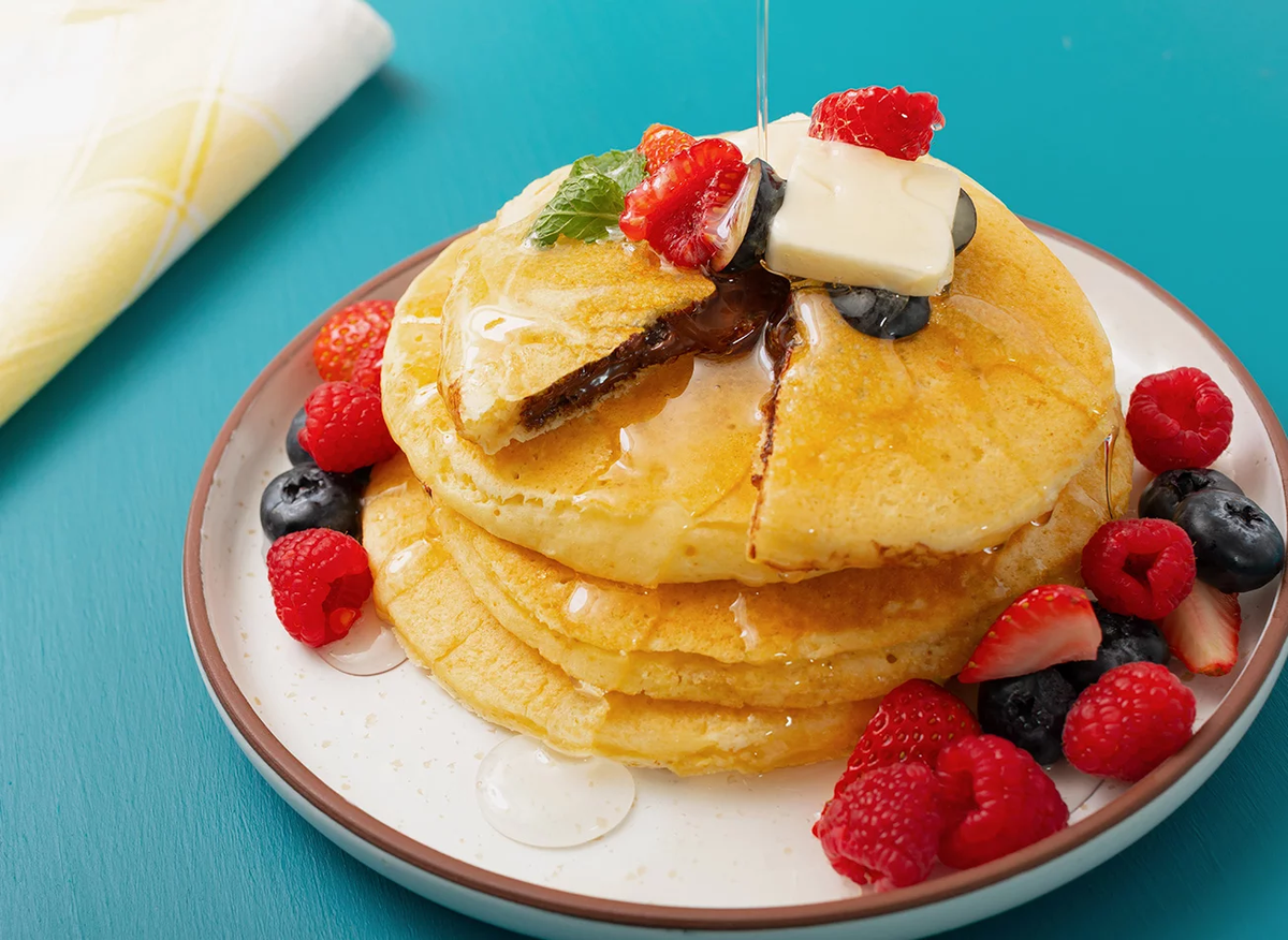 Esta receta de hot cakes es ideal para hacer en casa y disfrutar en familia. Esta receta de hot cakes es ideal para hacer en casa y disfrutar en familia.