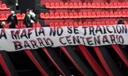 Se reveló la sanción que recibió Colón tras la aparición de una bandera en la tribuna del Brigadier López. Se reveló la sanción que recibió Colón tras la aparición de una bandera en la tribuna del Brigadier López.