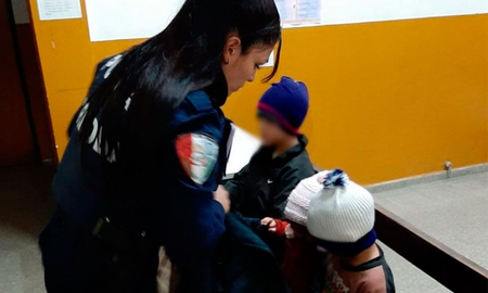 Córdoba: tres niños fueron encontrados caminando descalzos y deambulando en Villa Esquiú Córdoba: tres niños fueron encontrados caminando descalzos y deambulando en Villa Esquiú