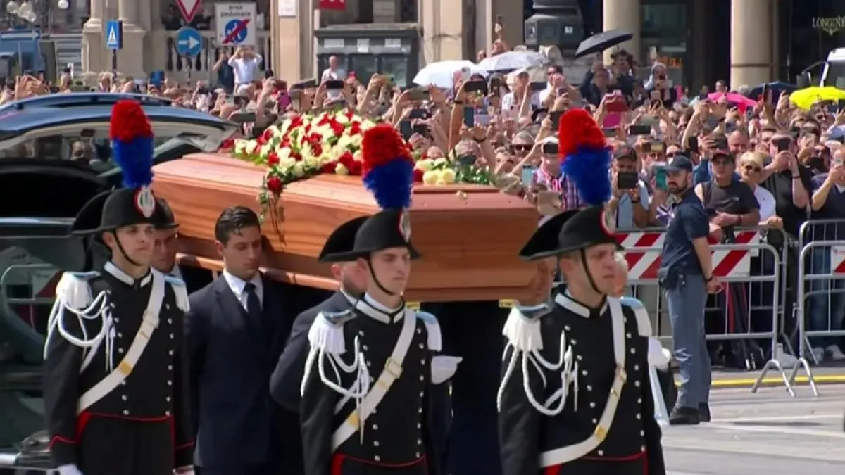 Imágenes del funeral de Estado de Berlusconi en el Duomo de Milán.