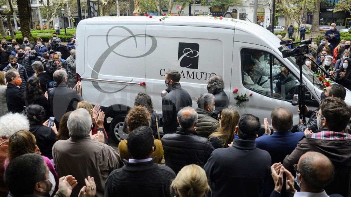 No hubo velorio pero se aceptaron muestras de afecto en la Biblioteca Argentina de Rosario.&nbsp;