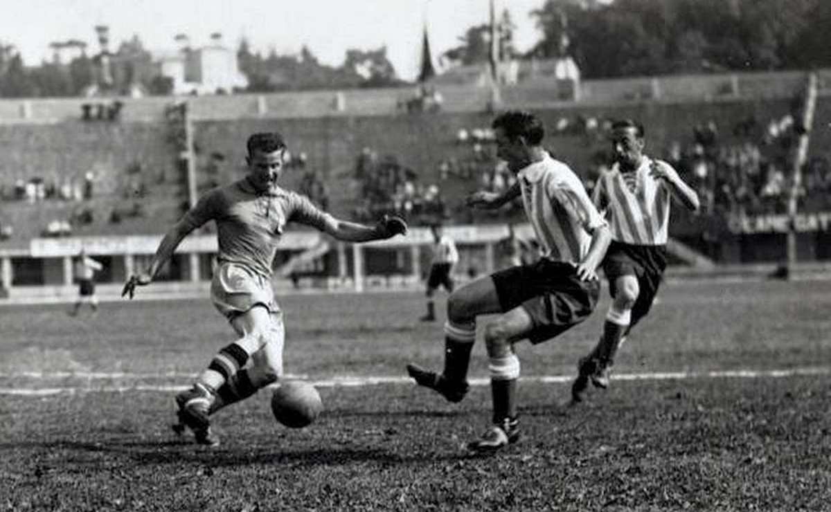 Argentina cayó ante Suecia por 3 a 2 en los octavos de final del Mundial de Italia 1934. Alberto Galateo disputó este encuentro y marcó un gol.