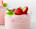 Mousse de frutilla, un postre delicioso y fácil de hacer con la receta de Maru Botana. Mousse de frutilla, un postre delicioso y fácil de hacer con la receta de Maru Botana.