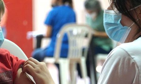 Ministras y ministros de Salud de las 24 jurisdicciones del país explicaron la necesidad e importancia de que mamás y papás lleven a sus niños y niñas a vacunarse contra la Poliomielitis, Sarampión, Rubéola y Paperas. Ministras y ministros de Salud de las 24 jurisdicciones del país explicaron la necesidad e importancia de que mamás y papás lleven a sus niños y niñas a vacunarse contra la Poliomielitis, Sarampión, Rubéola y Paperas.