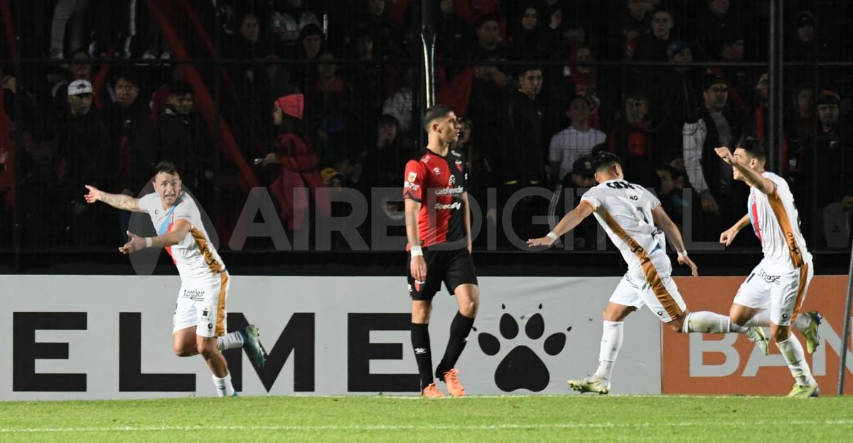 Ignacio Gariglio ganó de cabeza y puso el 1-1 entre Arsenal y Colón.