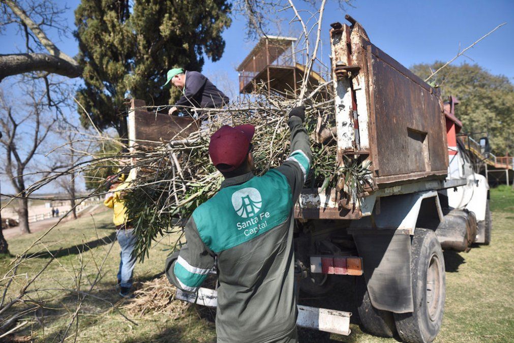 El Municipio de la ciudad de Santa Fe comenzó a reacondicionar las playas y parques para la temporada de verano 2021-2022.