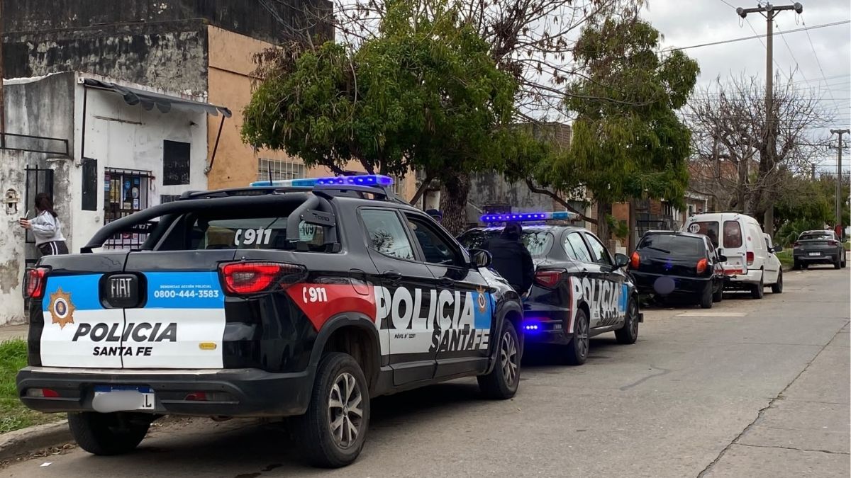 La víctima fatal fue hallado con una herida de bala dentro de un auto Suzuki Fun negro.