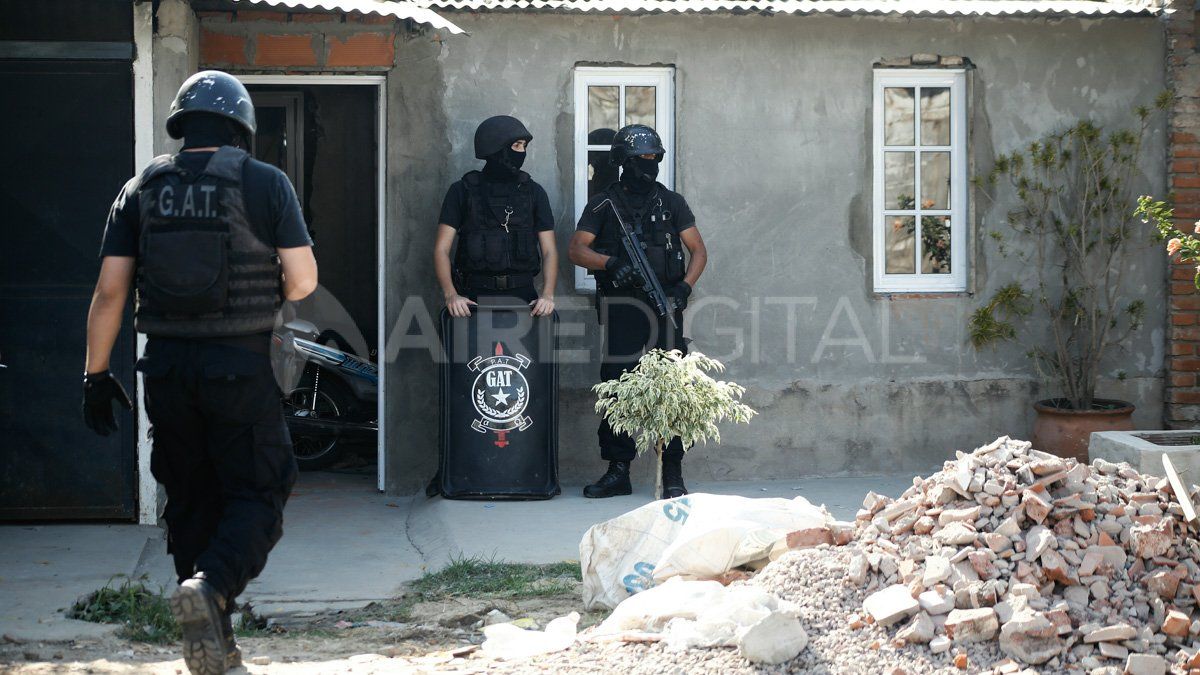 De las casas inspeccionadas los investigadores secuestraron drogas y elementos importantes para la causa.