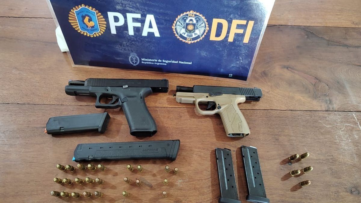 Parte del armamento que se secuestr&oacute; en Santa Fe, Esperanza y Recreo, que proven&iacute;a del circuito legal y pasaba a la clandestinidad.