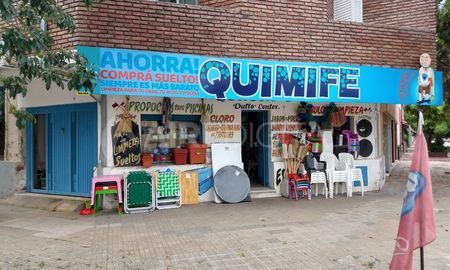 Un joven llegó en bicicleta, se hizo pasar por cliente y luego a punta de pistola robó todo lo que pudo Un joven llegó en bicicleta, se hizo pasar por cliente y luego a punta de pistola robó todo lo que pudo