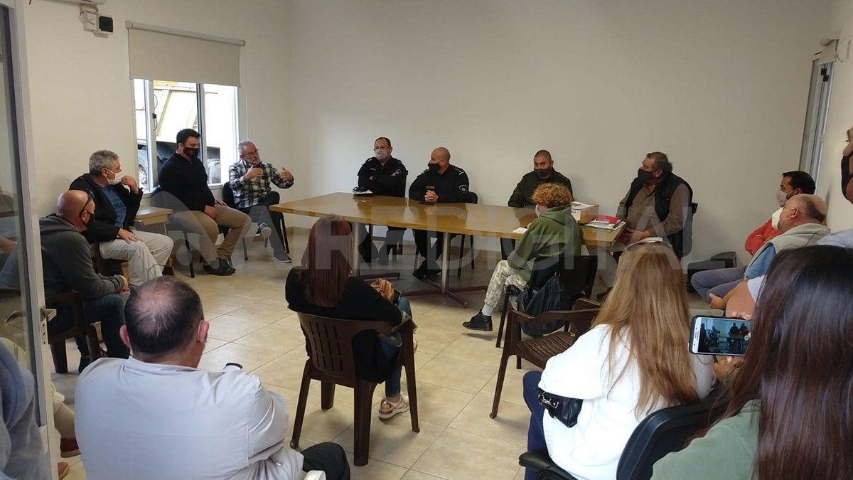 Los vecinos de Arroyo Leyes reclamaron seguridad durante un encuentro con autoridades de la Comisaría 20.&nbsp;