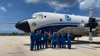 Cómo son y cómo operan los aviones cazadores de huracanes