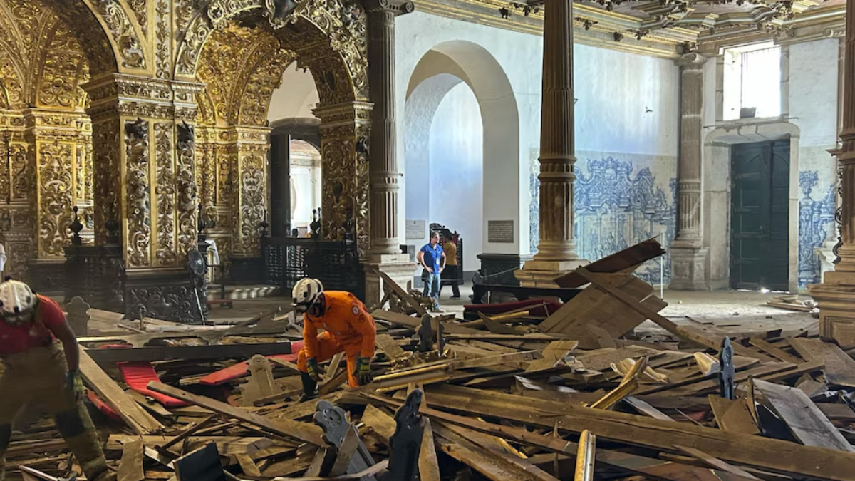Tragedia en Brasil: se derrumbó el techo de una iglesia histórica y una turista murió aplastada