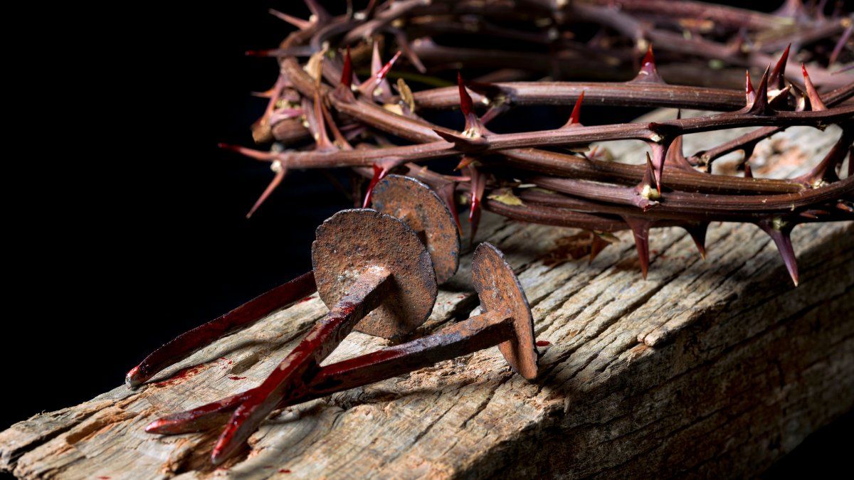 Debes comenzar consagrando las velas blancas